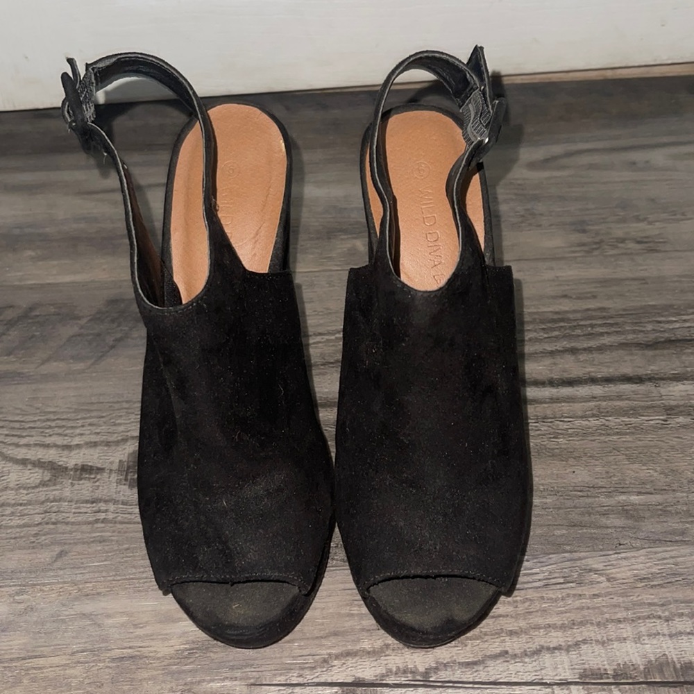 Size 6 black pumps/ heels